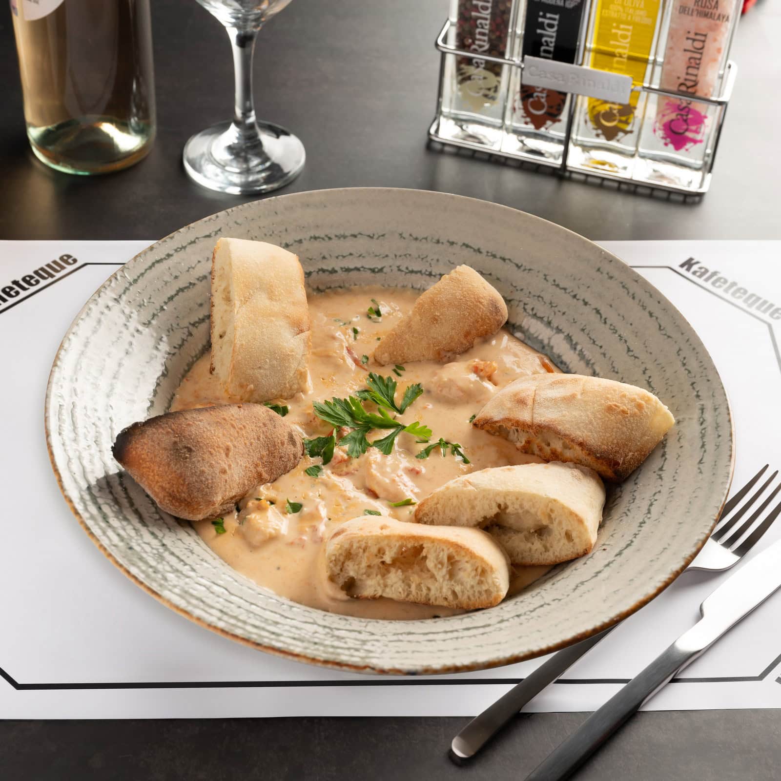 Creveți în sos alb
